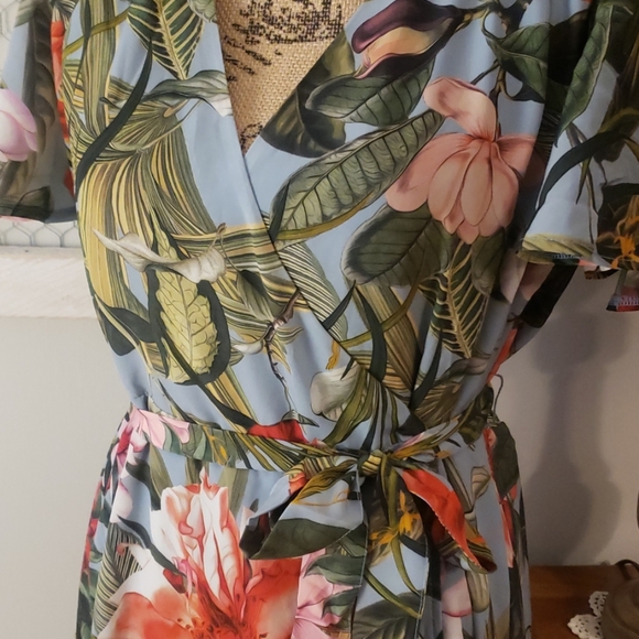 NWT Ella Moon floral wrap around dress size small - Picture 4 of 8